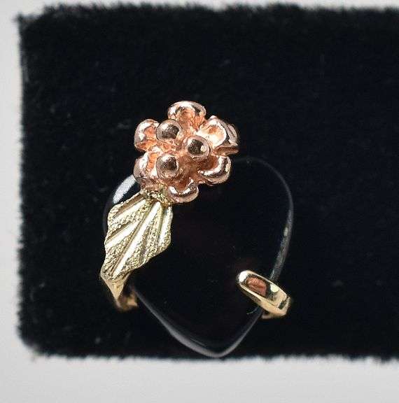 Lovely 10k Yellow Gold Black Onyx Gemstone Stud Earrings