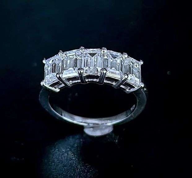 Stunning 5.07 Ct VVs1 White D-E Fire Moissanite Ring