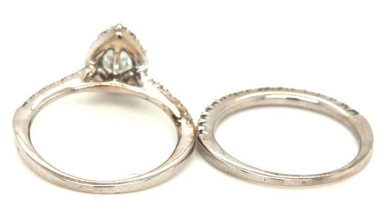 14kt White gold 0.35ct pear shaped diamond halo engagement ring set