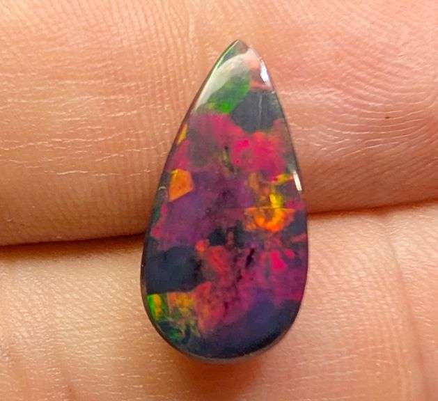 Intense flashing 3.74ct honey comb pattern Black Opal!