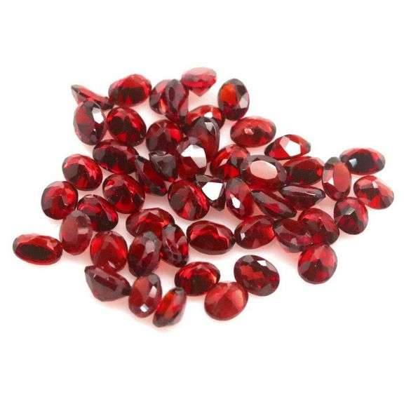 Amazing 11.09ct oval cut cherry red Garnet set