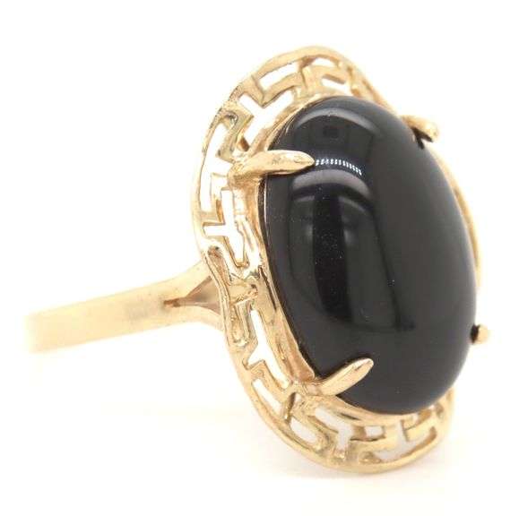 14kt Yellow gold oval black onyx ring