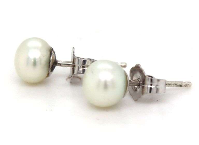 925 Sterling silver fresh water pearl stud earrings