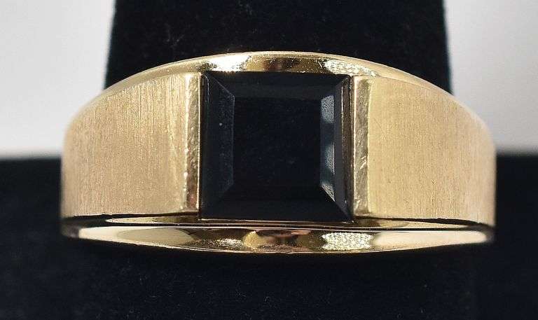 Handsome 10K Yellow Gold Black Onyx Gemstone  Men's Ring