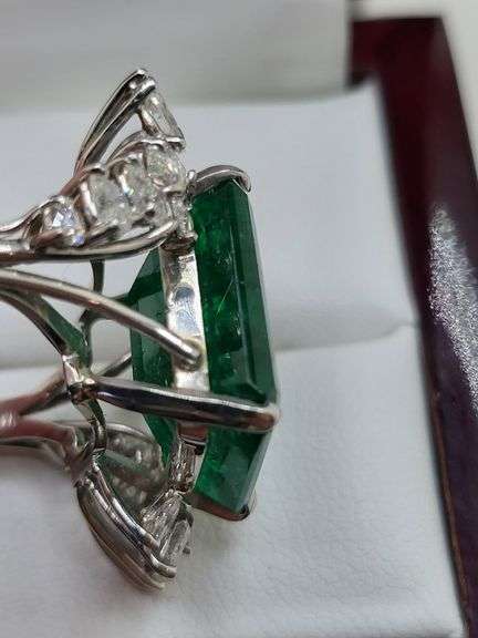 Certified massive 10 ctw Grand Zambian Emerald & Diamond Showstopper