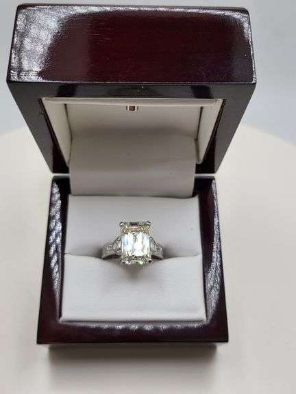 Investment! Luxe 5.5 ctw Platinum & Diamond Showstopper