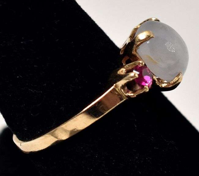 Interesting 14K Yellow Gold Star Moonstone Gemstone Ring with Synthetic Ruby Gemstone Accents