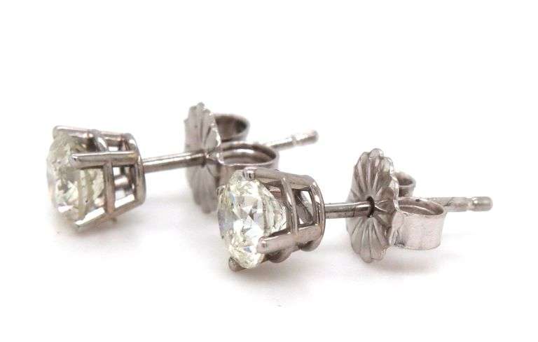 14kt White gold 0.52ctw diamond stud earrings