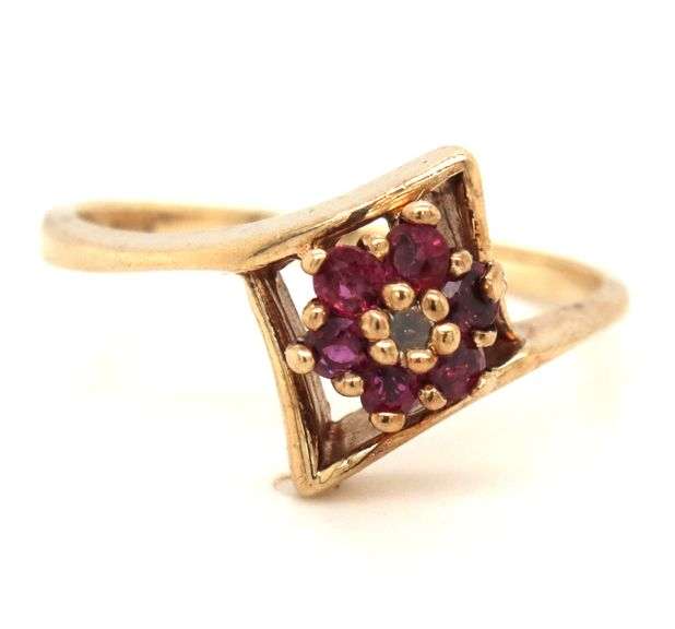 10kt Yellow gold flower style ruby ring