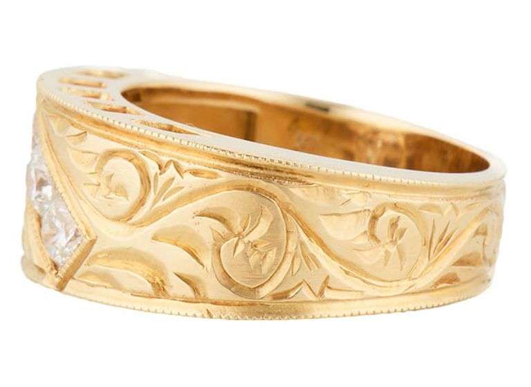 Gents 1.00ctw Round Diamond Three Stone Milgrain Scroll Band Ring in 14K