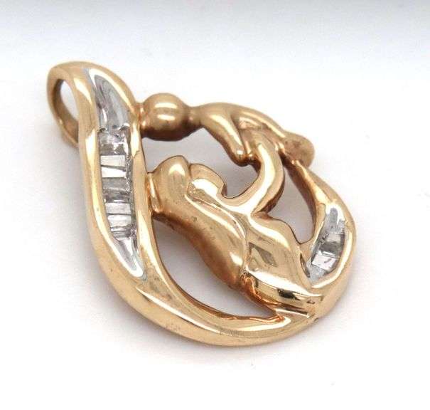 10kt Yellow gold Mother and child pendant