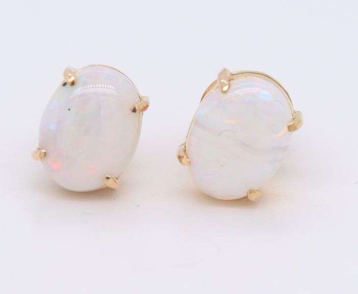 14kt Yellow gold oval opal stud earrings