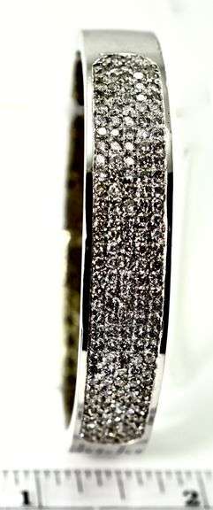 Wonderful 14K White Gold Diamond Bangle