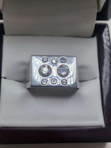 Very Fine Quality 10KT White Gold Gent's Diamond Ring