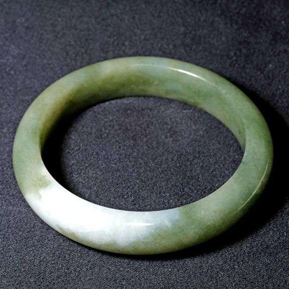 Stunning all natural 296ct Jadite Jade bangle