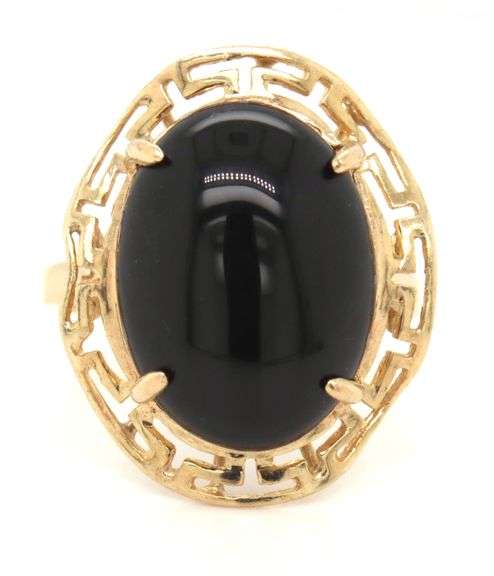 14kt Yellow gold oval black onyx ring