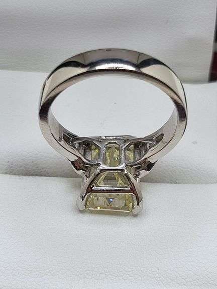 Investment! Luxe 5.5 ctw Platinum & Diamond Showstopper
