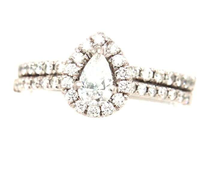 14kt White gold 0.35ct pear shaped diamond halo engagement ring set