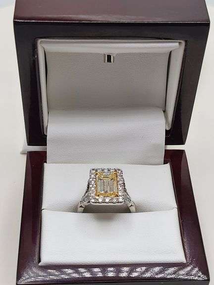 Magnificient Ladies Diamond Halo Ring