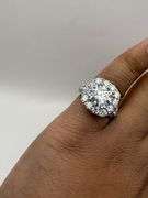 14K White Gold Round Brilliant Cut Diamond Ring of 5.56