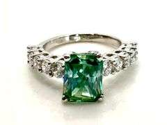 14 Kt White Gold 2.5 Ct Emerald Green Fire Moissanite Ring