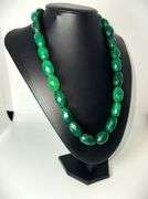 Natural Large 824.5 Cttw Mined From The Earth Emerald Necklace