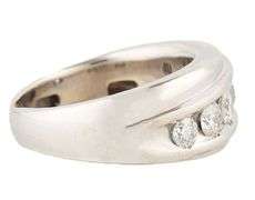 Gents 1.50ctw Round Graduated Diamond Band Ring in 14K