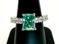 14 Kt White Gold 2.5 Ct Emerald Green Fire Moissanite Ring