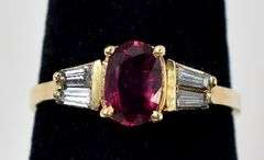 Stunning 18K Yellow Gold Approx 0.75CTW Ruby Gemstone Ring with Diamond Accents