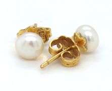 18kt Yellow gold 5.5mm pearl stud earrings