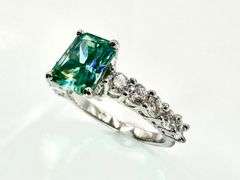 14 Kt White Gold 2.5 Ct Emerald Green Fire Moissanite Ring