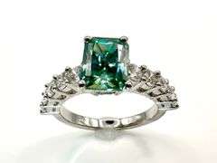14 Kt White Gold 2.5 Ct Emerald Green Fire Moissanite Ring