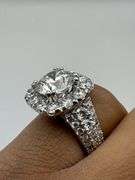 14K White Gold Round Brilliant Cut Diamond Ring of 5.56