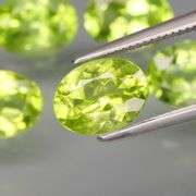 You've got sparkles for days in this 6.40ct Peridot set!