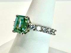14 Kt White Gold 2.5 Ct Emerald Green Fire Moissanite Ring