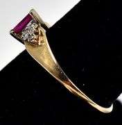 Pretty 10K Yellow Gold Approx. 0.25CTW Ruby Gemstone Ring with Diamond Accents
