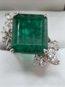 Certified massive 10 ctw Grand Zambian Emerald & Diamond Showstopper