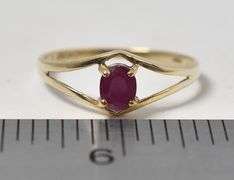 Amazing 10K Yellow Gold Approx. 0.47CTW Ruby Gemstone Solitaire Ring