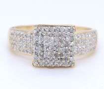 14kt Yellow gold 1ctw diamond cluster ring