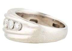 Gents 1.50ctw Round Graduated Diamond Band Ring in 14K