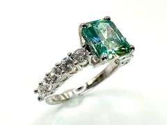 14 Kt White Gold 2.5 Ct Emerald Green Fire Moissanite Ring