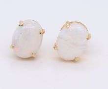 14kt Yellow gold oval opal stud earrings
