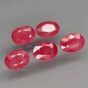 Collectors 5.18ct bright pinkish red Ruby set from Madagascar!