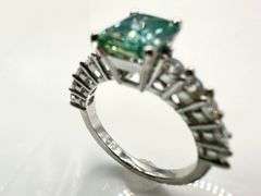 14 Kt White Gold 2.5 Ct Emerald Green Fire Moissanite Ring