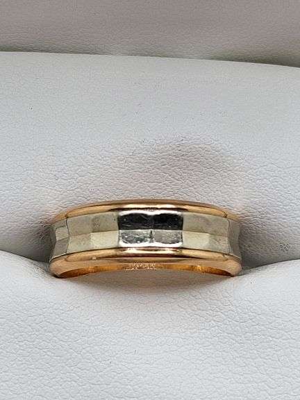 Very fine 18k gold hand made two tone band, 5.9gr, size: 5.5