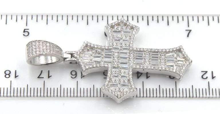 925 Sterling silver cubic zirconia cross pendant
