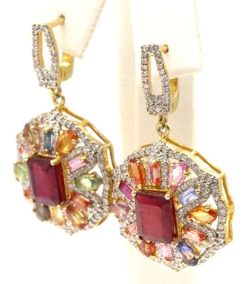 Sparkling 4,00CTW Emerald Cut Ruby, 5.00CTW Multi Color Sapphires and 0.28CTW Diamond Dangle Earring