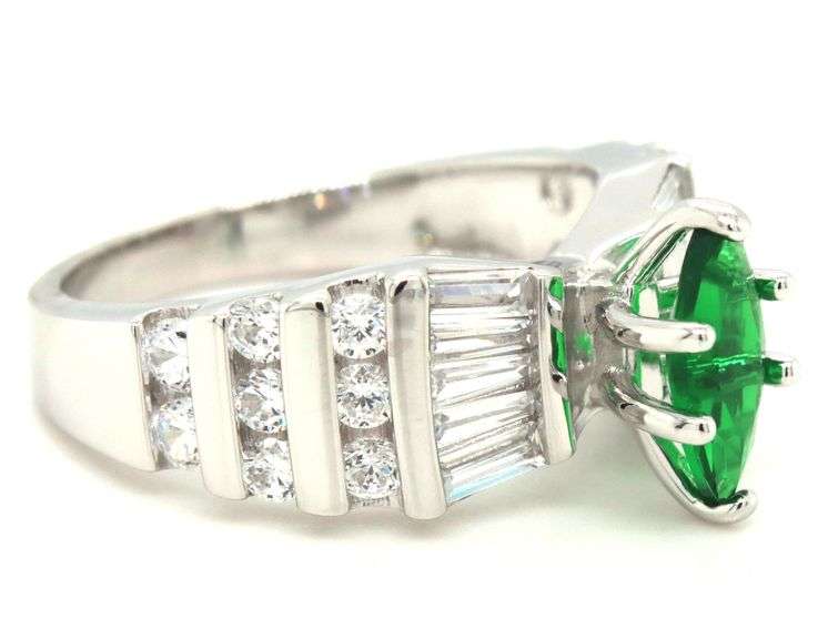 925 Sterling silver green marquise and white baguette and round cut cubic zirconia ring