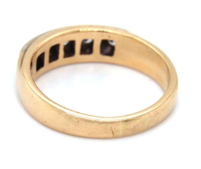 14kt Yellow gold diamond band