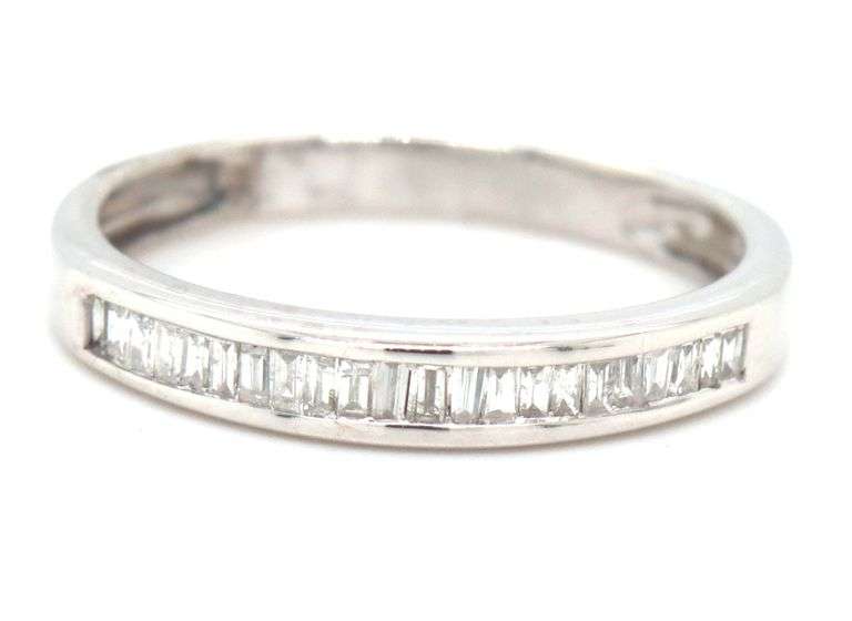 14kt White gold 0.40ctw diamond baguette band